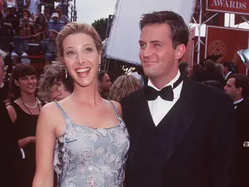 Lisa Kudrow y Matthew Perry, Phoebe y Chandler en Friends Lisa Kudrow y Matthew Perry, Phoebe y Chandler en Friends