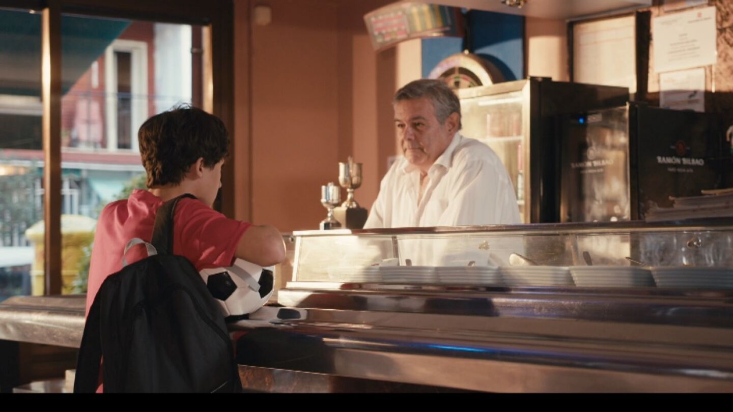Joaquín rueda la escena más emocionante de su vida junto a Javier Calvo y Javier Ambrossi