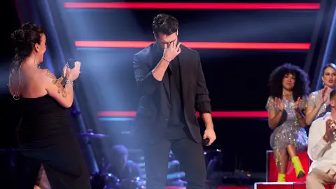 Alejandro se emociona en La Voz Alejandro se emociona en La Voz