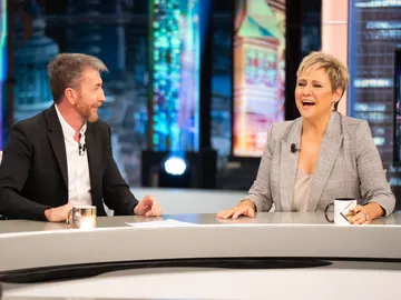 Pablo Motos y Gloria Serra reaccionan a sus bulos más sonados: "Madre mía... pobrecito" Pablo Motos y Gloria Serra reaccionan a sus bulos más sonados: "Madre mía... pobrecito"