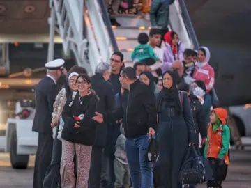 Españoles evacuados de Gaza a su llegada al aeropuerto de Torrejón de Ardoz Españoles evacuados de Gaza a su llegada al aeropuerto de Torrejón de Ardoz