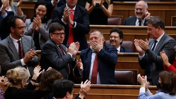 Los diputados socialistas mostrandos su apoyo a Herminio Sancho Los diputados socialistas mostrandos su apoyo a Herminio Sancho