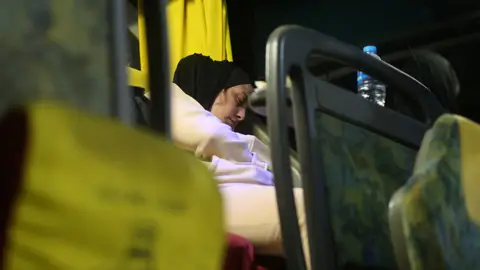 Los españoles evacuados de Gaza: "Aún no sabemos cual es el plan del gobierno para nosotros" Los españoles evacuados de Gaza: "Aún no sabemos cual es el plan del gobierno para nosotros"