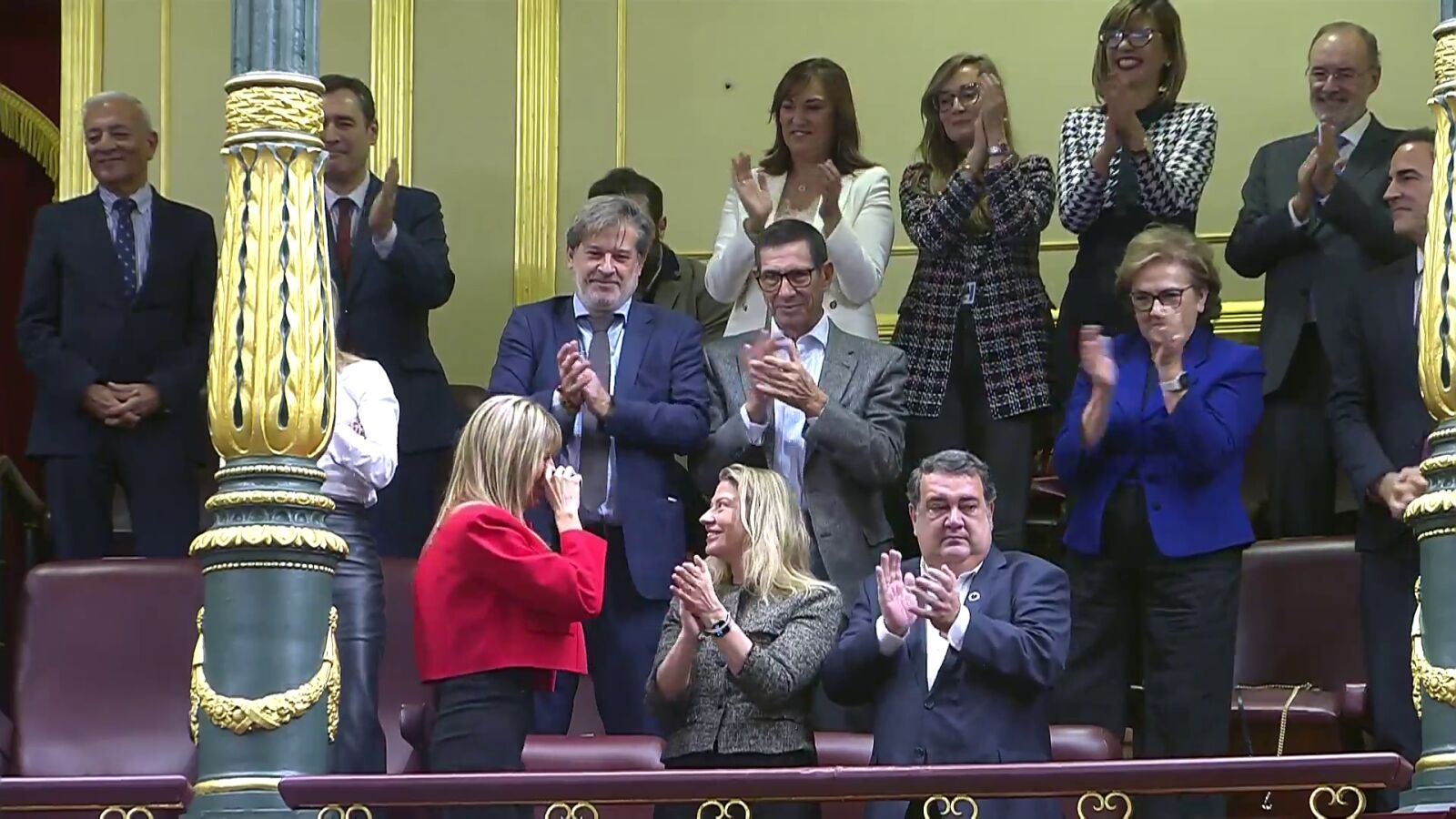 VIDEO | Lágrimas de emoción de Begoña Gómez al proclamarse Pedro Sánchez como presidente