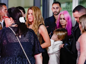 Shakira llega a los Grammy junto a sus hijos Shakira llega a los Grammy junto a sus hijos