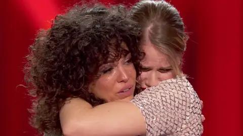 Lágrimas en La Voz con la última decisión del público y de Malú Lágrimas en La Voz con la última decisión del público y de Malú