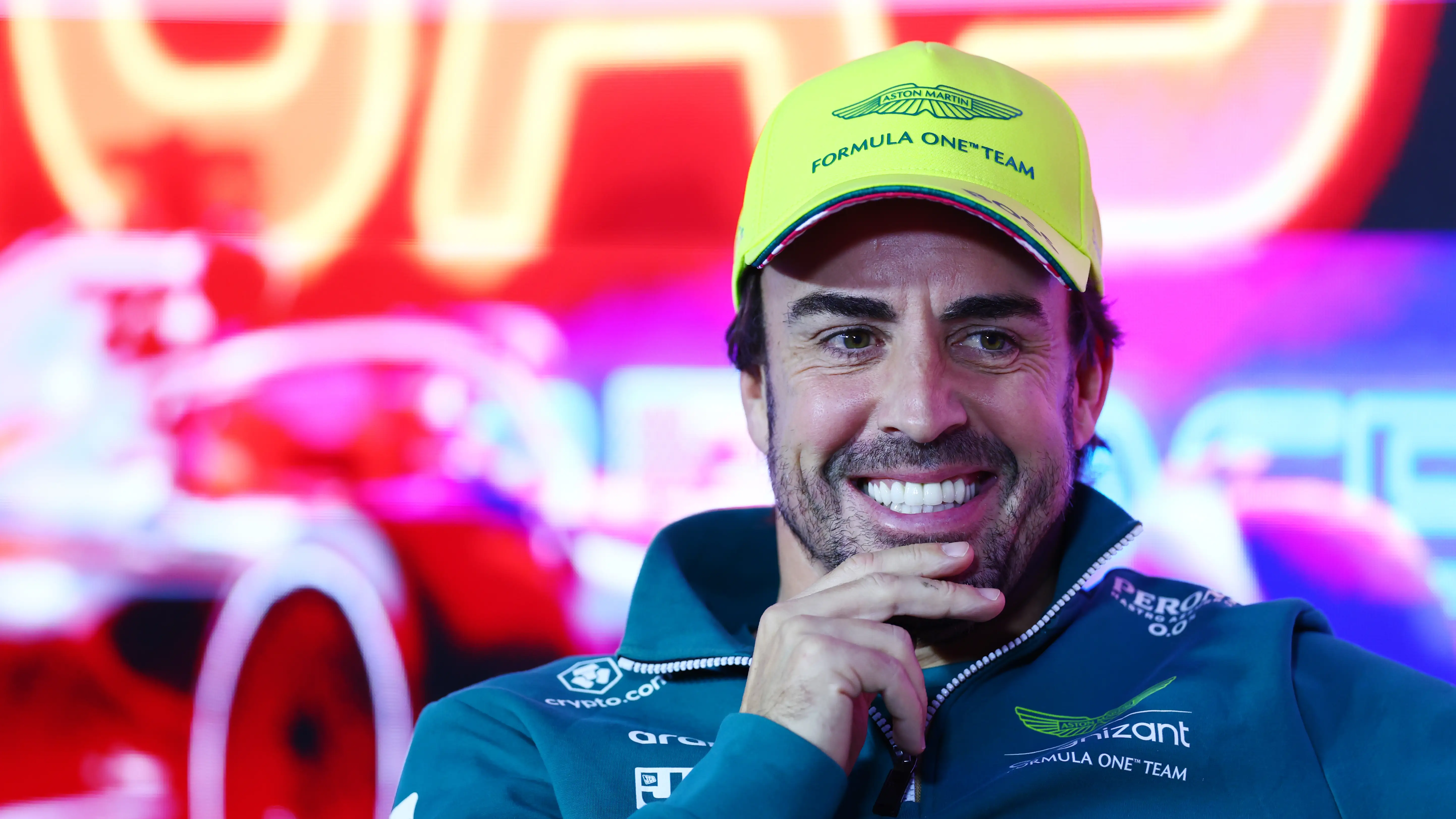 Fernando Alonso sonríe en una rueda de prensa en Las Vegas Fernando Alonso sonríe en una rueda de prensa en Las Vegas