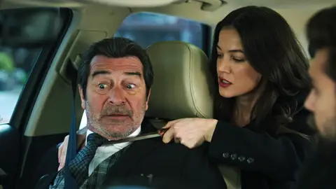 Ceylin amenaza a Yekta con un cuchillo Ceylin amenaza a Yekta con un cuchillo