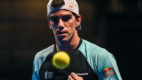 Juan Lebr&oacute;n disputando un partido en 2023