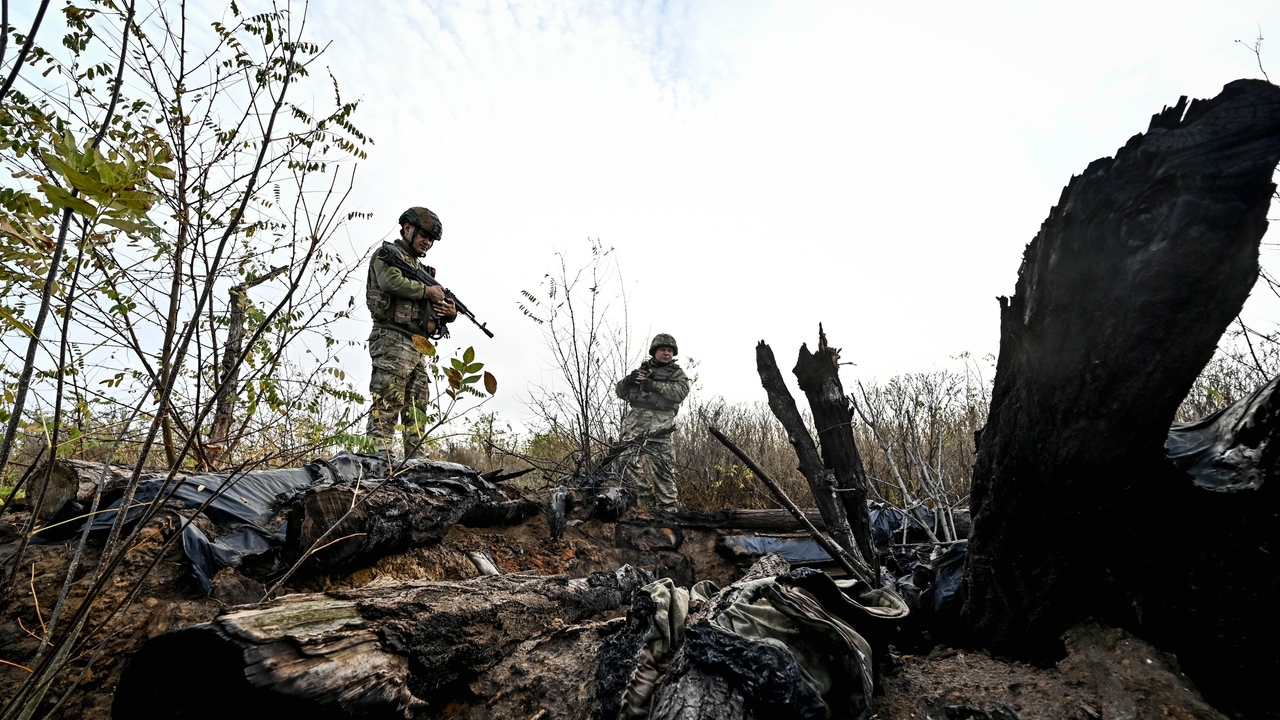 La OTAN estaría considerando enviar entrenadores militares a Ucrania para ayudar a detener la ofensiva rusa