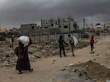 Imagen de varias personas en Gaza