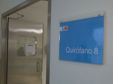 La entrada a una sala de operaciones en un hospital de Madrid