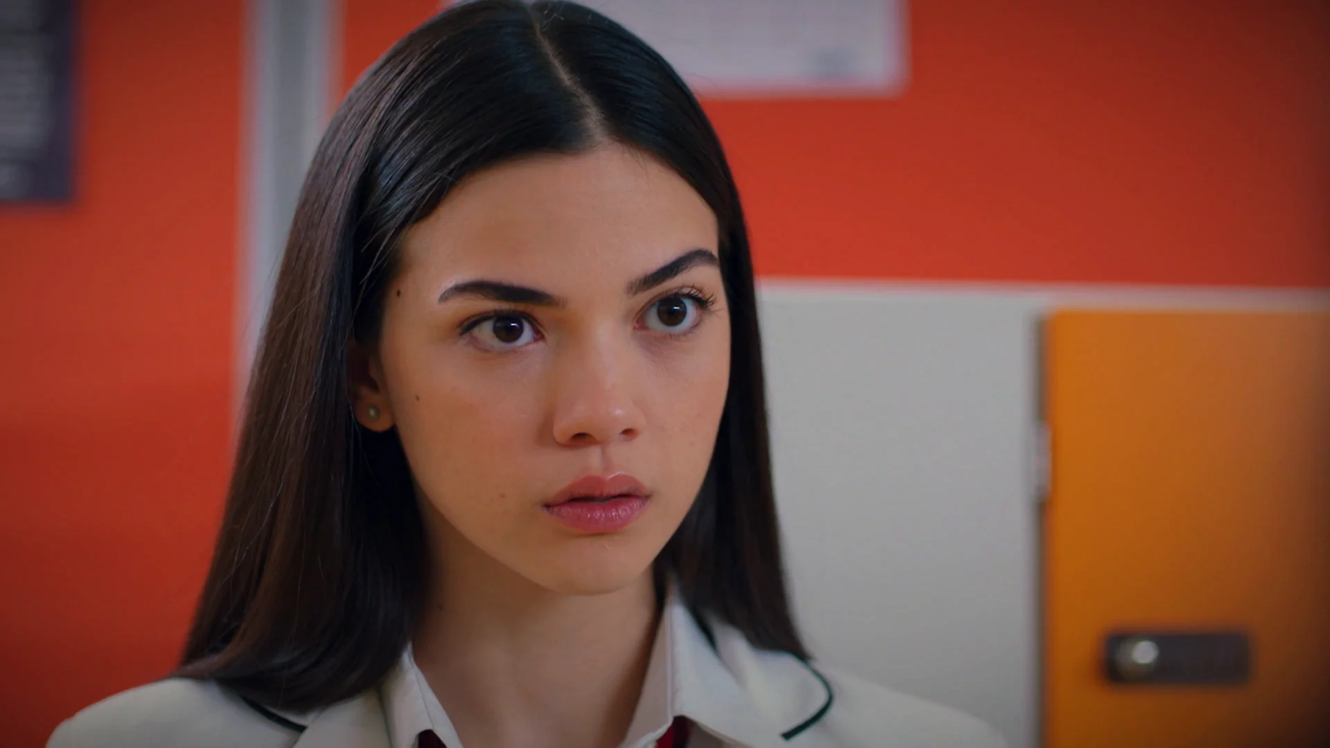 Asiye se enfrenta a Yasmin: "Sé que tu madre y tú provocasteis la muerte a tu abuela" Asiye se enfrenta a Yasmin: "Sé que tu madre y tú provocasteis la muerte a tu abuela"