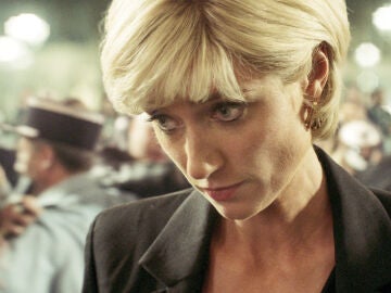 Elizabeth Debicki como Diana de Gales en la temporada 6 de The Crown