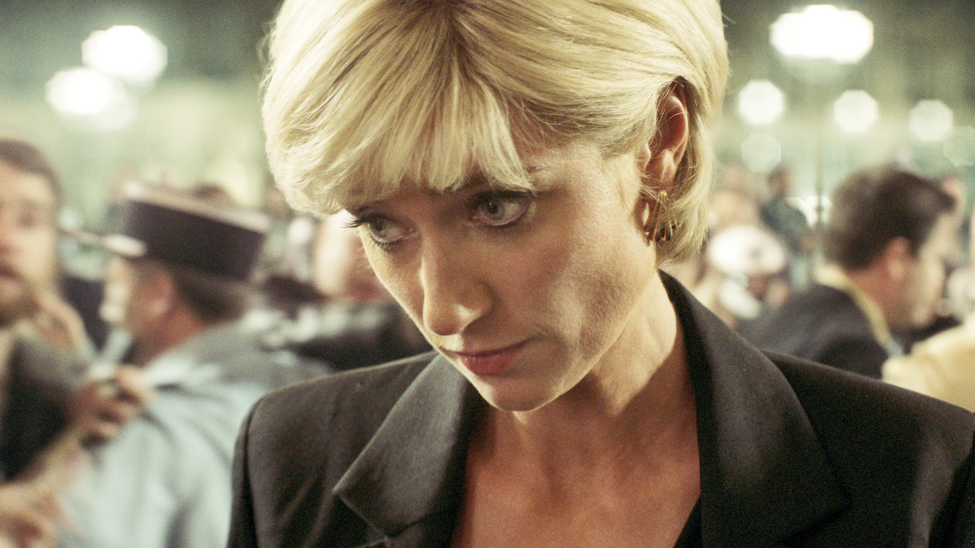 Elizabeth Debicki como Diana de Gales en la temporada 6 de The Crown Elizabeth Debicki como Diana de Gales en la temporada 6 de The Crown