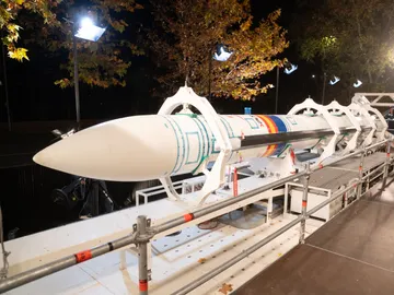 Un auténtico cohete espacial en El Hormiguero: Marron presenta a Miura 1 Un auténtico cohete espacial en El Hormiguero: Marron presenta a Miura 1