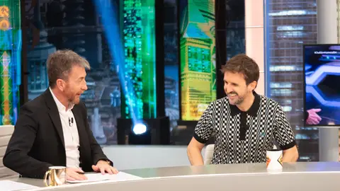 La sorprendente fascinación de Julián López... ¡con el sonido de los huevos frotándose! La sorprendente fascinación de Julián López... ¡con el sonido de los huevos frotándose!