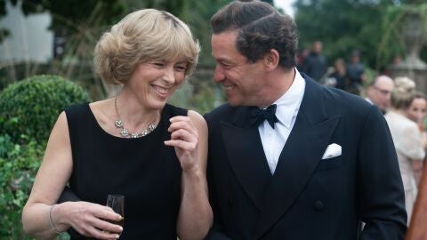 Dominic West y Olivia Williams como el príncipe Carlos de Inglaterra y Camilla Parker Bowl