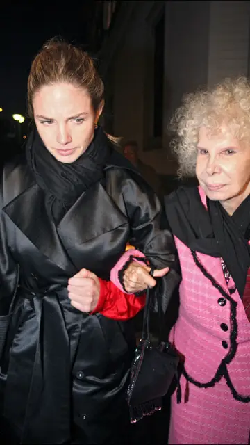 Genoveva Casanova y su suegra, la duquesa de Alba Genoveva Casanova y su suegra, la duquesa de Alba