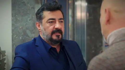 Akif descubre que Ahmet le ha robado el teléfono y evita que sus mentiras salgan a la luz: "Estás obsesionado conmigo" Akif descubre que Ahmet le ha robado el teléfono y evita que sus mentiras salgan a la luz: "Estás obsesionado conmigo"