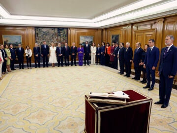 Jura de los 22 ministros ante el rey Felipe VI