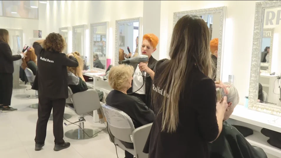 Así ahorran las peluquerías ante la sequía Así ahorran las peluquerías ante la sequía