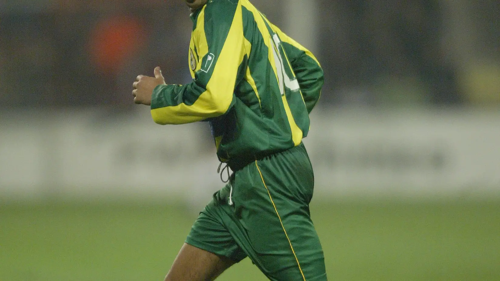 Tarik Oulida, en un partido de 2004 Tarik Oulida, en un partido de 2004