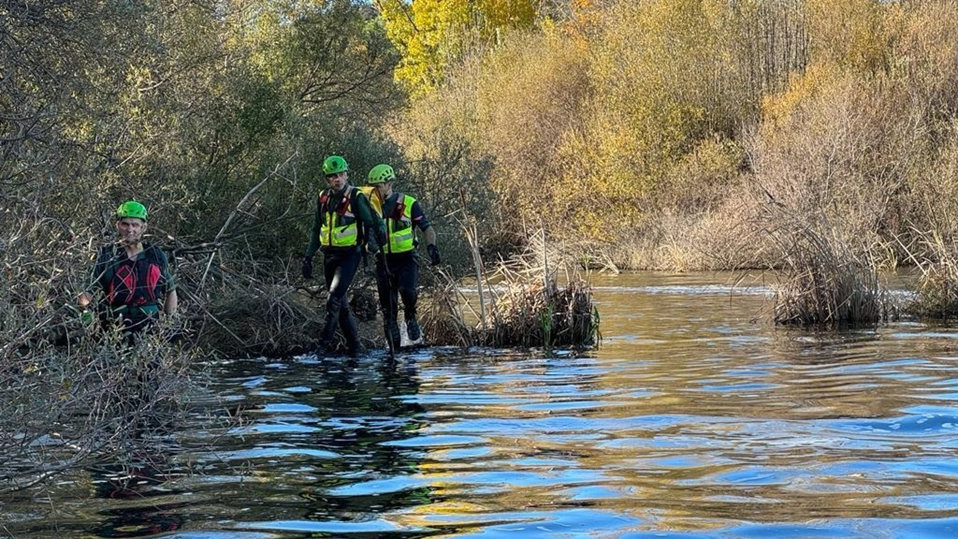 Agentes localizan un cadáver en un embalse Agentes localizan un cadáver en un embalse