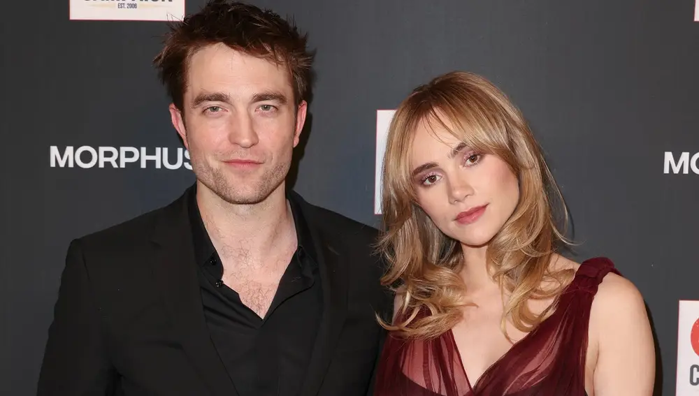 Robert Pattinson y su pareja, la actriz Suki Waterhouse, en la gala GO en octubre de 2023 Robert Pattinson y su pareja, la actriz Suki Waterhouse, en la gala GO en octubre de 2023