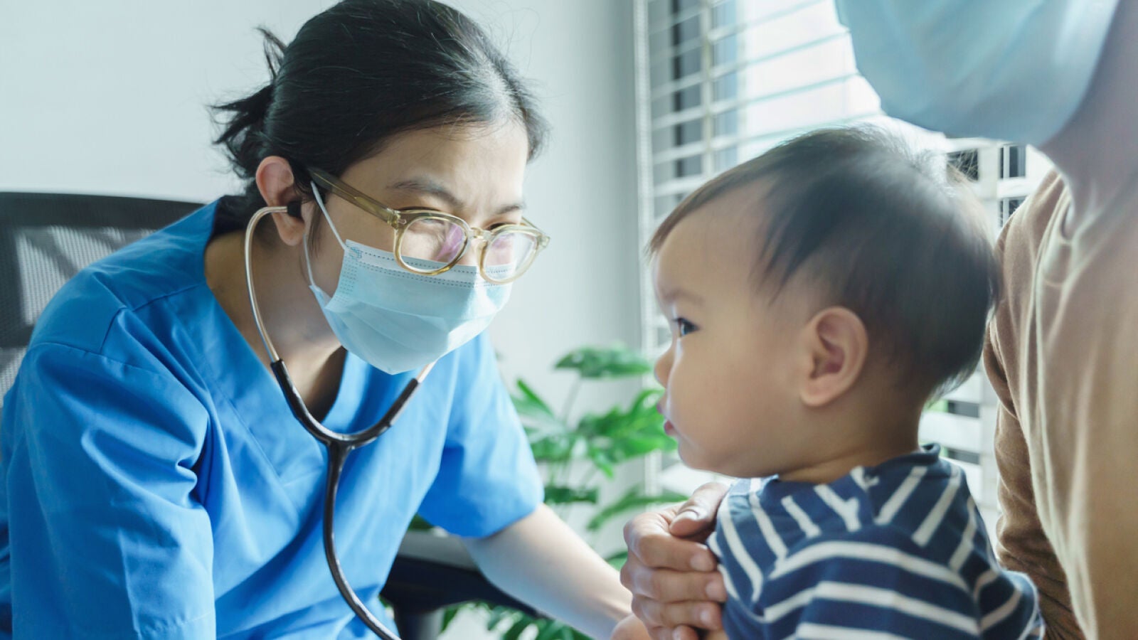 La OMS pide a China un informe sobre el extraño repunte de enfermedades respiratorias en niños