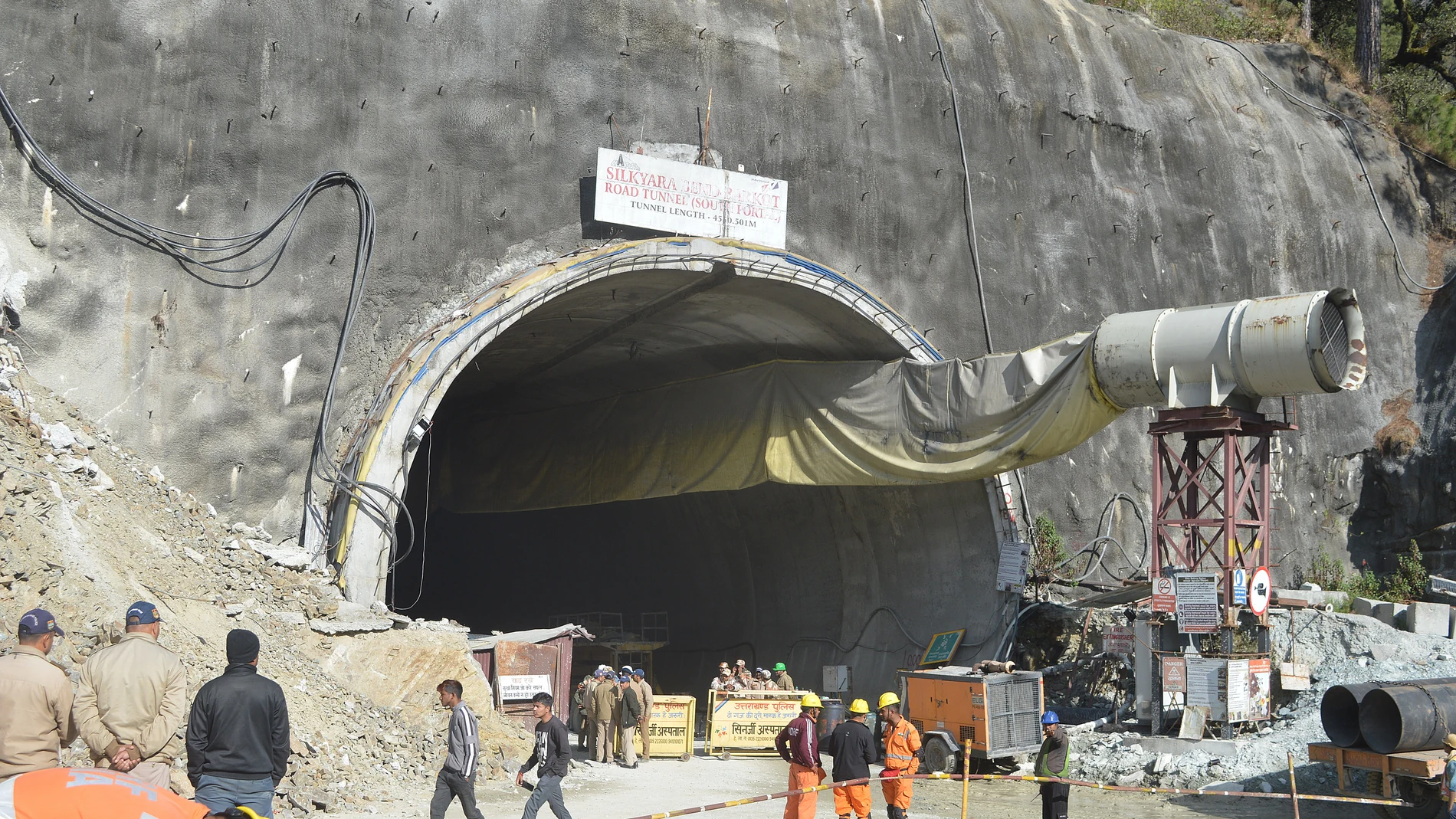 Imagen del túnel en el que están atrapados los 41 mineros