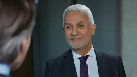 Halit se regodea ante Nadir tras saber que Yildiz ha roto su compromiso con él Halit se regodea ante Nadir tras saber que Yildiz ha roto su compromiso con él