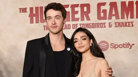 Tom Blythe y Rachel Zegler de Balada de Pájaros Cantores y Serpientes Tom Blythe y Rachel Zegler de Balada de Pájaros Cantores y Serpientes