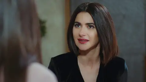 Şahika se deshace de Leyla tras pactar con Ender una tregua en casa Şahika se deshace de Leyla tras pactar con Ender una tregua en casa