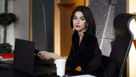 Şahika en el capítulo 71 de Pecado Original Şahika en el capítulo 71 de Pecado Original