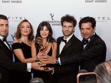 Una noche inolvidable: Así celebraron los protagonistas de Secretos de familia su triunfo en los Emmy 