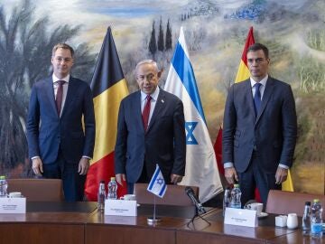 Alexander de Croo, Benjamin Netanyahu y Pedro Sánchez