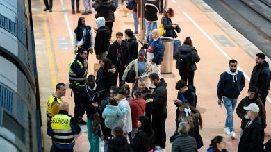Demoras en la circulación de Cercanías entre Atocha y Chamartín al descarrilar un tren Almería-Madrid