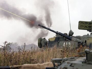 Vehículo militar blindado durante uno de los ataques en Ucrania.