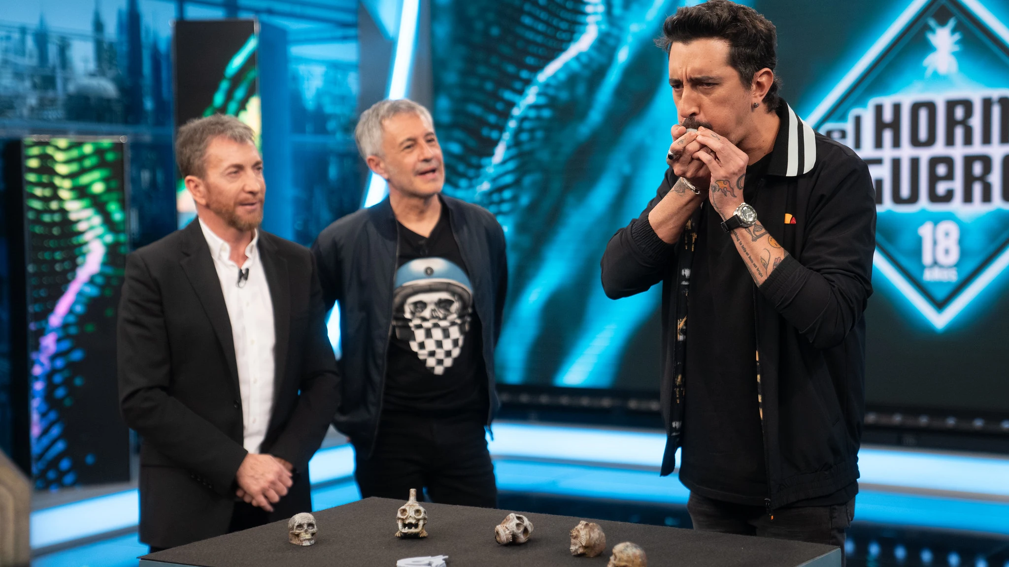 Aviso para asustadizos: Sergio Dalma toca... ¡el silbato de la muerte azteca!