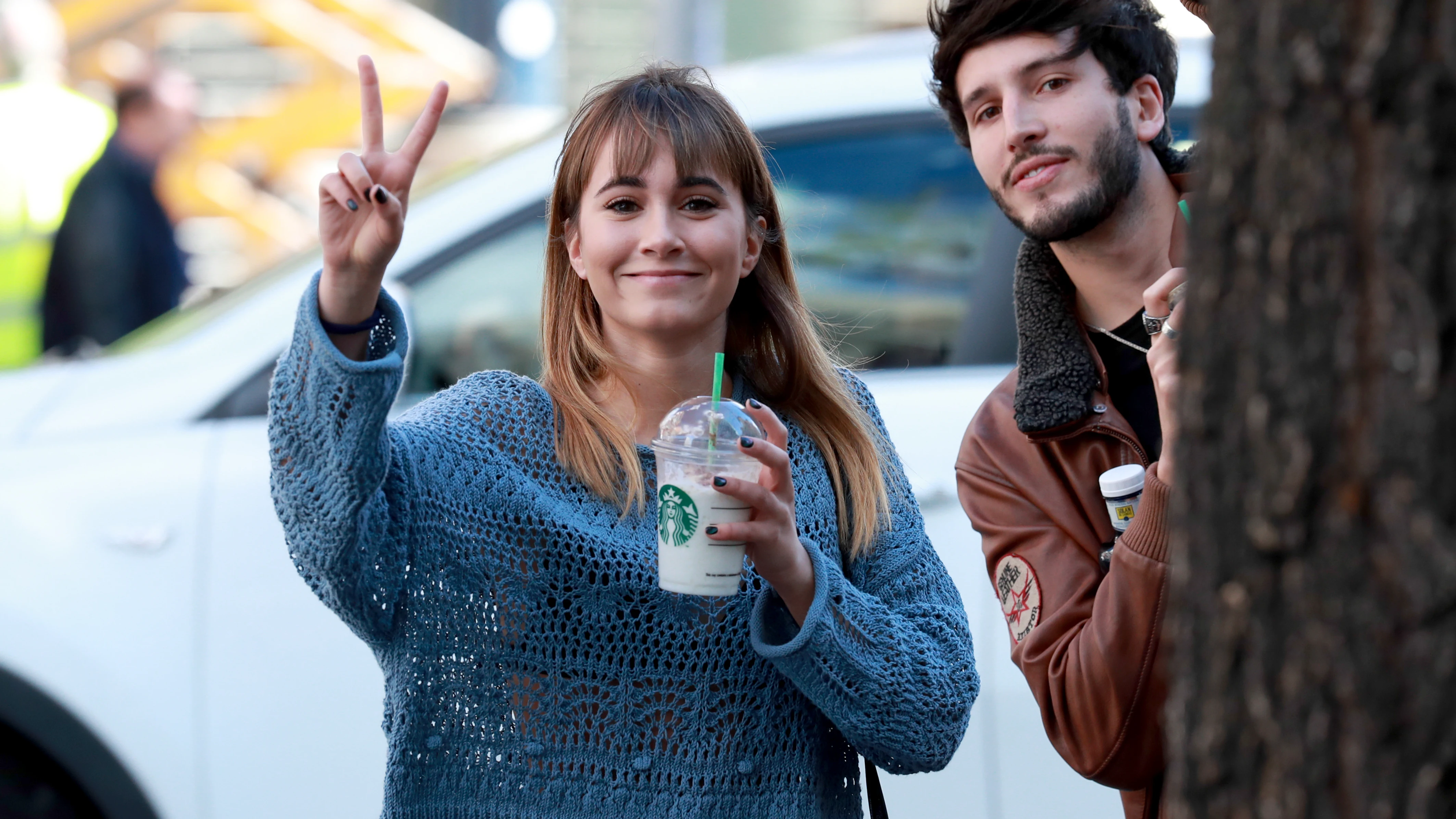 Sebasti&aacute;n Yatra y Aitana por las calles de Madrid