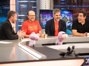 Santiago Segura se pasa el juego y... ¡deja a sus compañeros con su prestigio por los suelos! Santiago Segura se pasa el juego y... ¡deja a sus compañeros con su prestigio por los suelos!