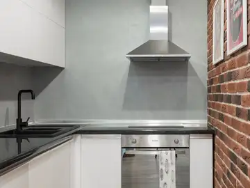 Una cocina con campana extractora Una cocina con campana extractora