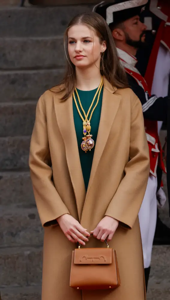 El bolso de la reina Letizia que lleva la princesa Leonor