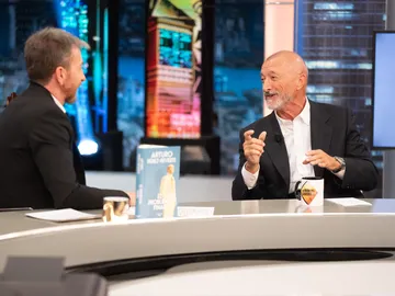 ¿Monarquía o República? Pérez-Reverte analiza las debilidades y fortalezas de nuestro país ¿Monarquía o República? Pérez-Reverte analiza las debilidades y fortalezas de nuestro país