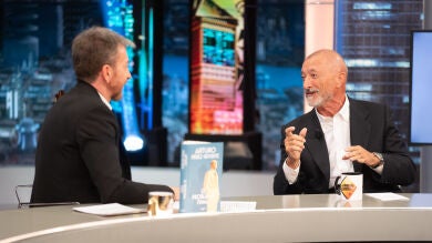 ¿Monarquía o República? Pérez-Reverte analiza las debilidades y fortalezas de nuestro país