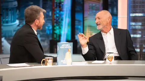 Arturo Pérez-Reverte, sobre el conflicto entre Israel y Hamás: "A quién diga que tiene claro quién es el bueno y quién el malo, se lo han contado mal" Arturo Pérez-Reverte, sobre el conflicto entre Israel y Hamás: "A quién diga que tiene claro quién es el bueno y quién el malo, se lo han contado mal"