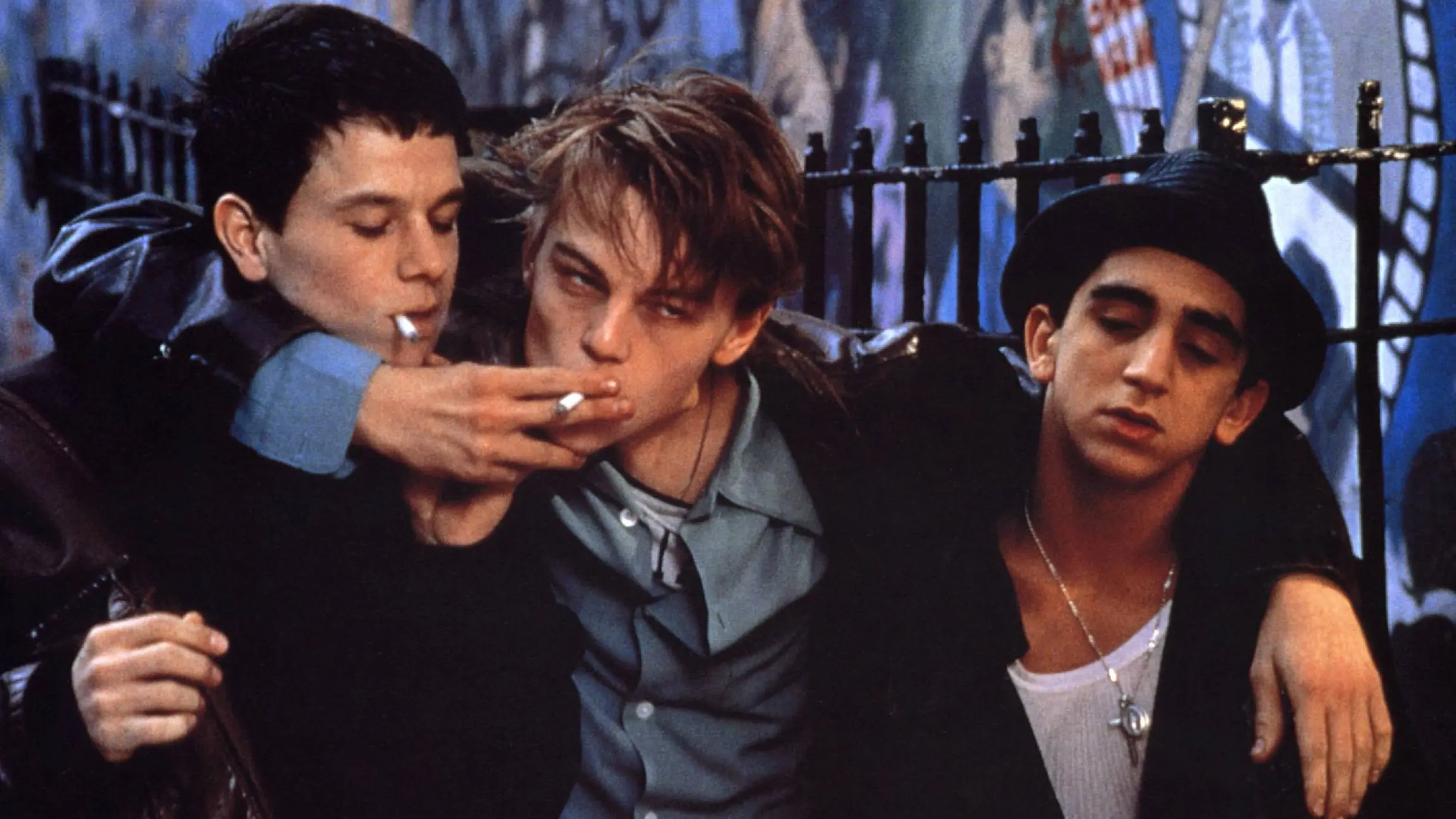 Scott Kalvert, Leonardo DiCaprio y James Madio en 1994 en The Basketball Diaries Scott Kalvert, Leonardo DiCaprio y James Madio en 1994 en The Basketball Diaries