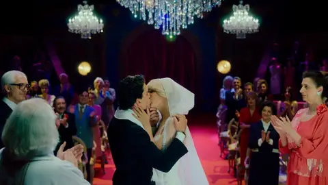 ¡Qué vivan los novios! Bárbara Rey y Ángel Cristo se dan el sí quiero en la boda del año ¡Qué vivan los novios! Bárbara Rey y Ángel Cristo se dan el sí quiero en la boda del año