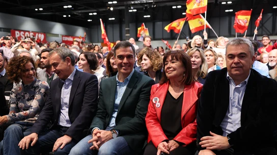 Pedro Sánchez junto a Cristina Narbona y Santos Cerdán León Pedro Sánchez junto a Cristina Narbona y Santos Cerdán León